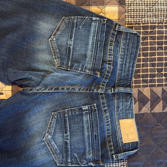 BKE: Stella Slim Fit (Low Rise) Bootcut Jeans - Picture 5 of 6